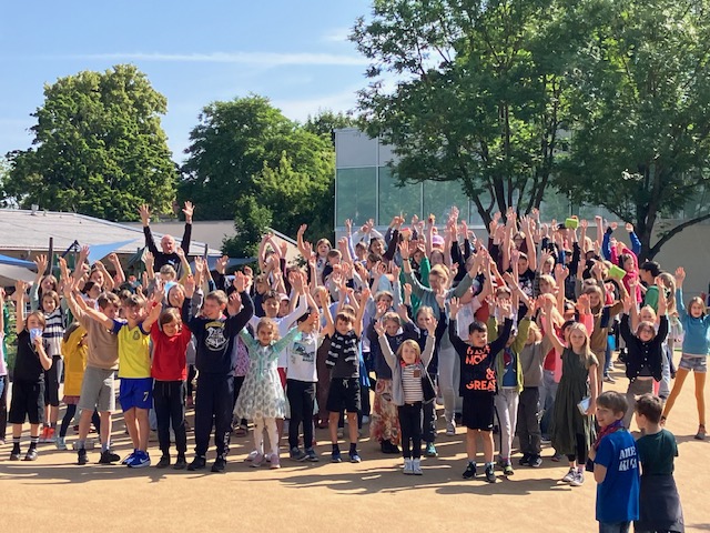 Bild der Schüler der Rosa-Luxemburg Schule in Potsdam